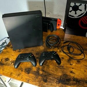 Xbox One X (Used)